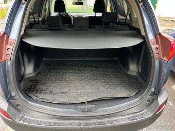 Toyota RAV4 2,2 D-4D LUX 110kW, originál servis, nebouraná - 13