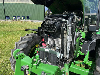 Traktor John Deere 5090 M - 13