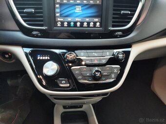 Chrysler Pacifica - 13