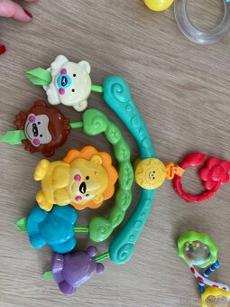 Pro miminko hračky, kousátka,knížky zn. Lamaze atd - 13