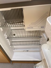 Karavan Delta 440 Pojezd, zánovní předstan - 13