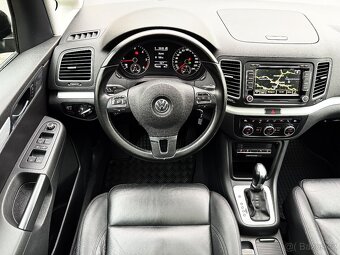 VOLKSWAGEN SHARAN 2.0TDI DSG,7-MÍST,KŮŽE,XENONY,TAŽNÉ,KAMERA - 13