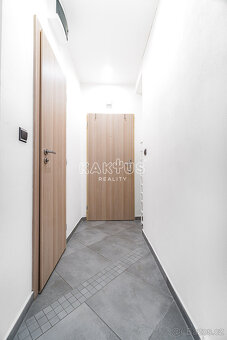 Pronájem bytu 1+kk (26 m2), Ulice Maďarská, Ostrava-Poruba - 13