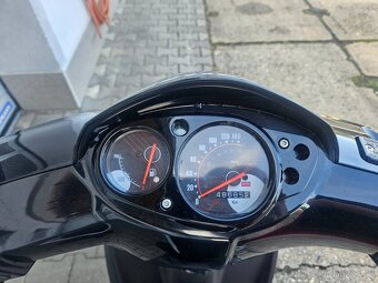 Aprilia SR RST Motard, 125 cm3, r.v. 2014 - 13