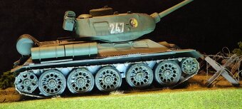 Velké, staré DIORÁMA tanku T34 - 13