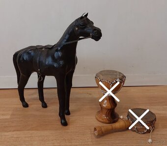 Obrazy, sošky, kachle - 13