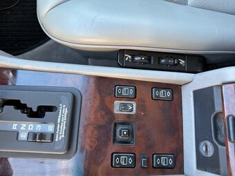 Mercedes-Benz S124 300 TE 4MATIC (1992) - 13