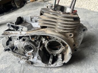 Predám DILY motoru ČZ 250/455 - 13