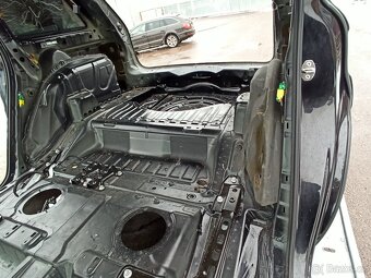 AUDI Q7 3,0TDi - r.v. 2006 - CELÁ KAROSERIE / VÝŘEZY - 13