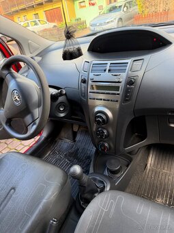 Toyota YARIS,PERFEKTNÍ STAV, 1MAJITEL,Benz,1.0,STK9/26 - 13