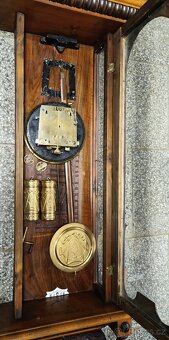 luxusní bohatě zdobené vyřezávané dvouzávažové hodiny - 13