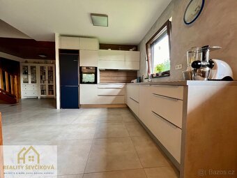 Prodej nadstandardního domu 7+kk, 1 732 m2 - 13