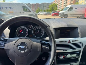 Opel Astra GTC 2.0T (Horší stav karoserie) - 13