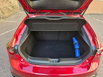 MAZDA 3 2,0 132kw, 12/2019, 38t.km, HUD, navi, keyless, 18" - 13