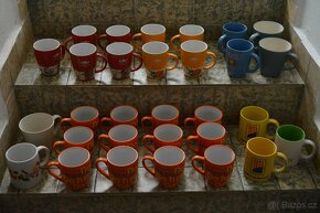 Čajový servis, porcelánové mísy, talíře, hrnečky, drobnosti - 13