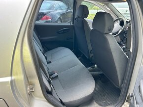 Fiat Punto 1,2i 8V 44kW, klima, r.v. 2005 - 13