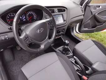 Hyundai i20 1.2 benzín, 56000km, TRIKOLOR PREMIUM PLUS - 13