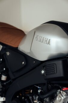 Motorka Yamaha XSR 155 - Stříbrná (NOVÁ) - 13