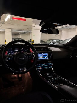 Jaguar XE 2.0D 4x4 R-SPORT DYNAMIC - 13