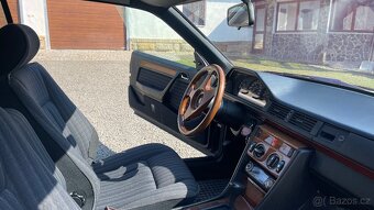 Mercedes-Benz 300 CE (1990) v perfektním stavu - 13