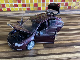 Modely Abrex 1:18 - 13