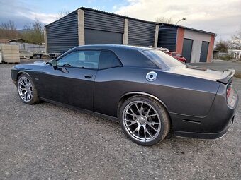 Dodge Challenger hemi - 13