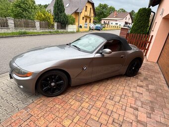 BMW Z4 2.5i (141kw) manuál, dovoz DE, červená kůže - 13