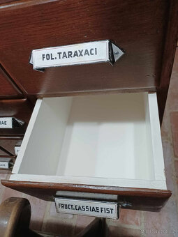 Starožitná lékárenská tára - šuplíkovač, komoda - 13
