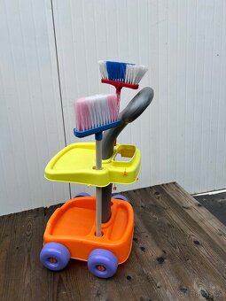 Prodám dětskou kuchyňku ,odstrkovadlo a jiné pro děti - 13