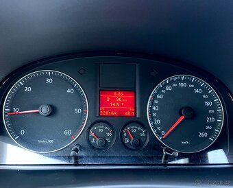VOLKSWAGEN TOURAN CROSS 2.0 TDI,7 míst  - 13