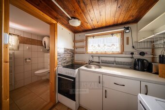 Prodej kompletně rekonstruované chaty s prostorným pozemkem, - 13