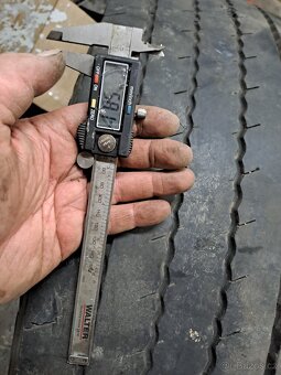 2 vodicí kola 295/80 R 22,5" - 13