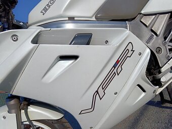 Honda VFR 750 - 13