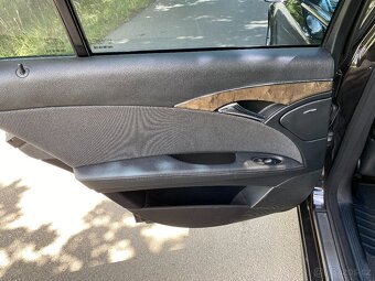 Mercedes-Benz E280 3L w211 benzin V6 170KW manuál - 13