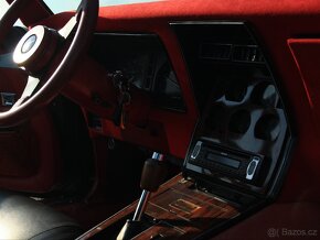 Chevrolet Corvette C3 1980 5.7L V8 - veteránské značky - 13