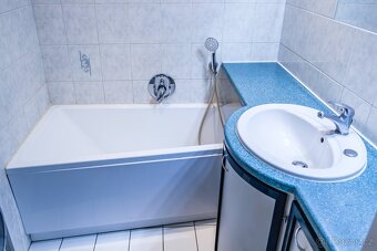 Příjemné 2+kk 51 m2 kousek od metra Háje a blízko přírody - 13