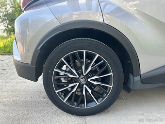 Toyota C-HR Hybrid 1.8 e-CVT, r. 2019 – perfektní stav, spol - 13