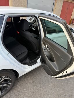 Hyundai i30 1.5i - 13