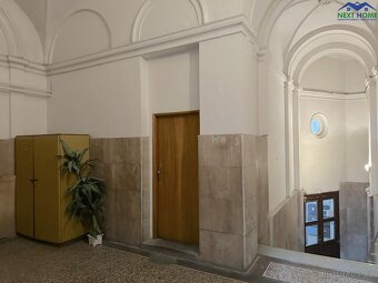 Pronájem kancelář 14 m2, společné zázemí 10 m2, ul. Vaničkov - 13