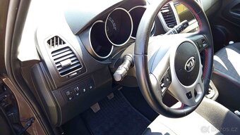 KIA VENGA 1,4 CVVT; 90Ps; najeto pouze 20.600km - 13