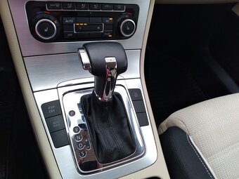 VOLKSWAGEN PASSAT CC 2.0 TDI DSG ČR - 13