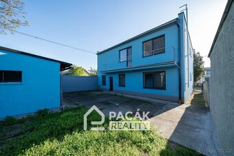 Prodej zajímavě architektonicky řešeného rodinného domu v Tl - 13