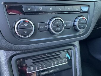 Volkswagen Sharan,2.0TDI DSG 7 míst - 13