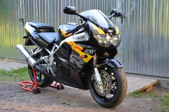 Honda CBR 900RR Fireblade SC33 - 13