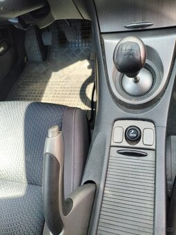 Honda Civic VIII (8g) Hatchback, 1,4 73kw - 13