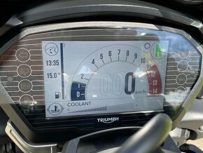 Triumph Speed Triple RS 1050 - 13