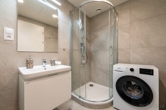 Pronájem zařizeného bytu 1+kk 35 m² s balkonem - 13