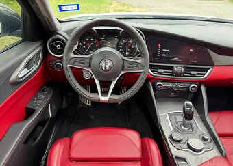 Alfa Romeo Giulia 2.0 Turbo 16V AT8 Veloce Ti - 13