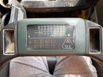 Kolový nakladač KOMATSU SK714 - 13