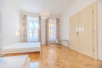 Prodej dvou bytů v jednom – 127 m2 v centru u Karlova mostu, - 13
